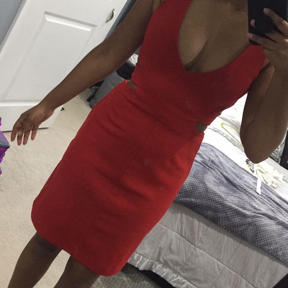 RED DRESS WITH CUT OUTS - Picture 7 of 8